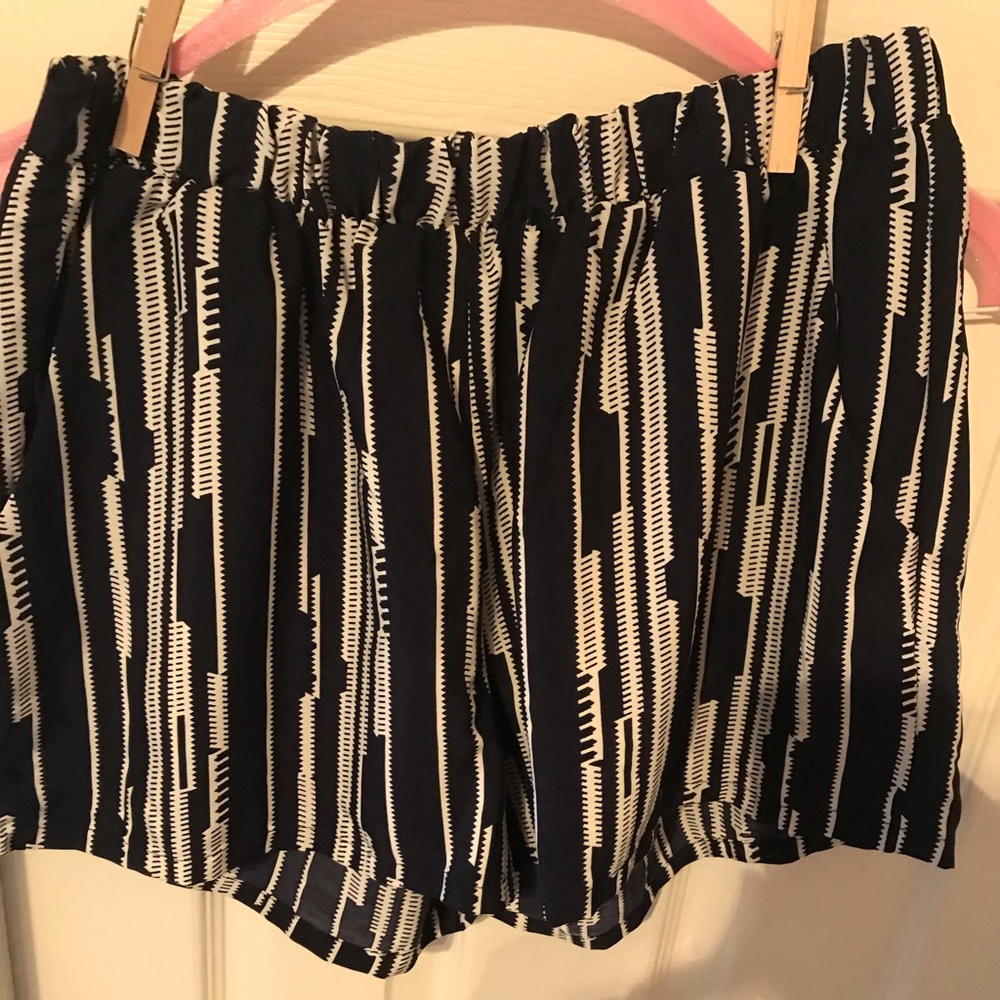 Patterned shorts with stretch waistband navy/white